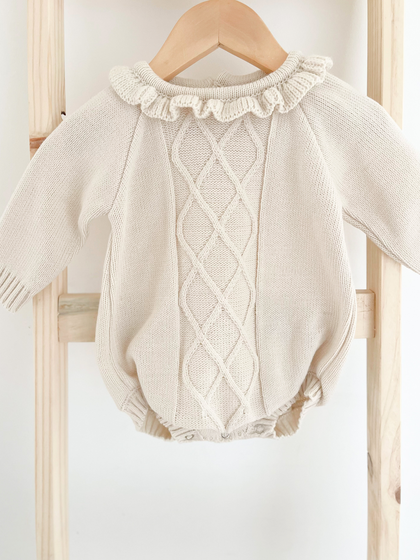 Ranita Amalia Beige