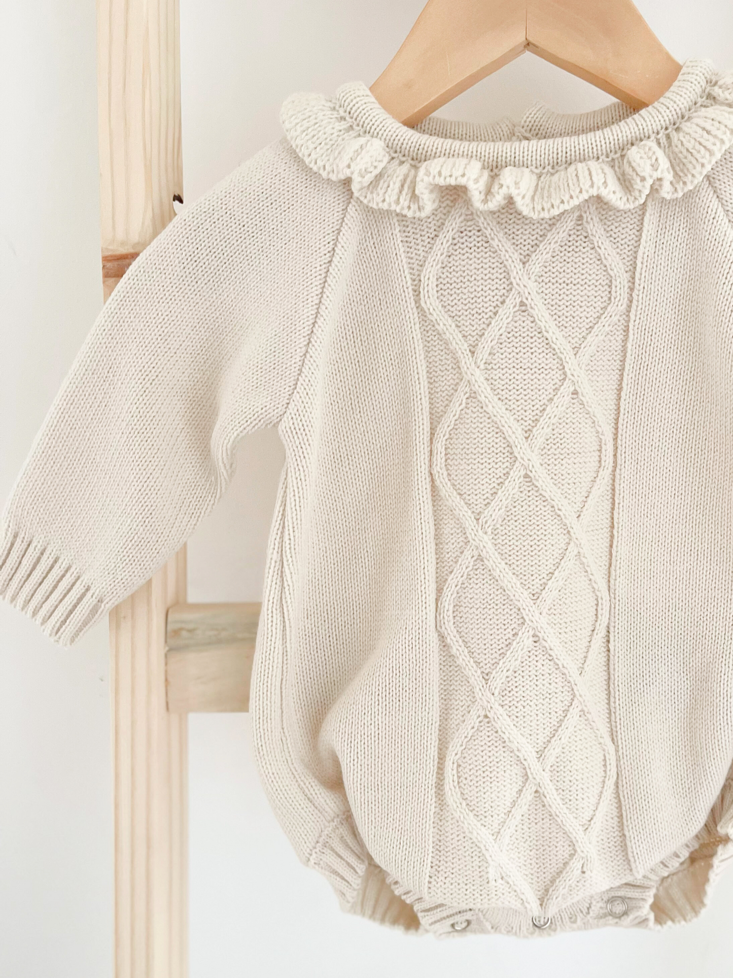 Ranita Amalia Beige
